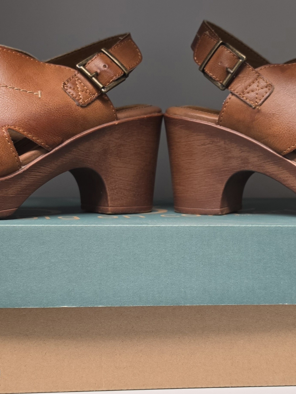 boc Women's Brown Leather Clog Heels - Picture 5 of 5